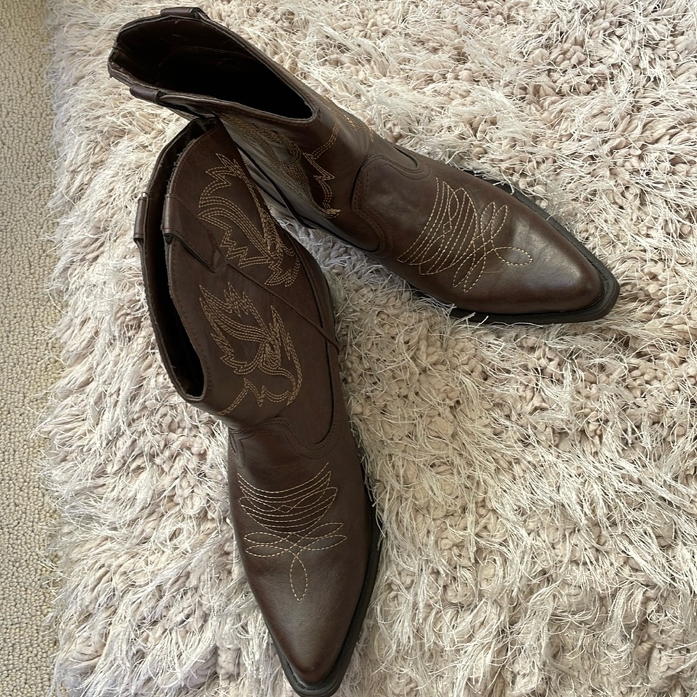 Brand new, Brown Western Cowboy boots!